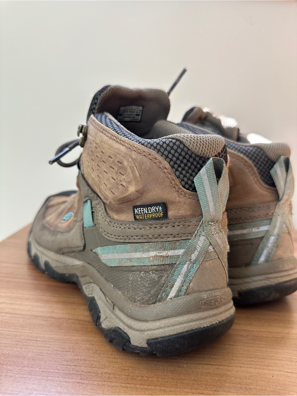 KEEN Women’s Targhee Waterproof Hiking Boot - Picture 4 of 8